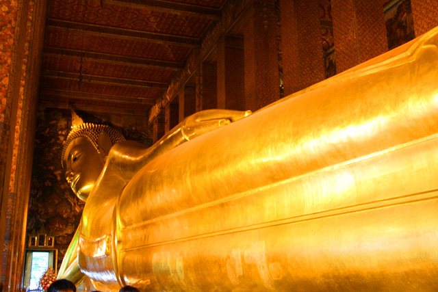 Post image for Must see Bangkok: The Reclining Buddha at Wat Pho